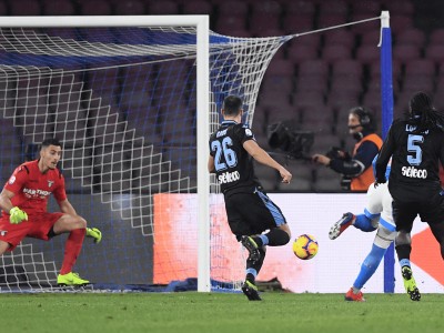 爱游戏APP-赛后体能课后，那不勒斯防线松动备战意甲，气氛紧张，轮换策略成焦点的简单介绍